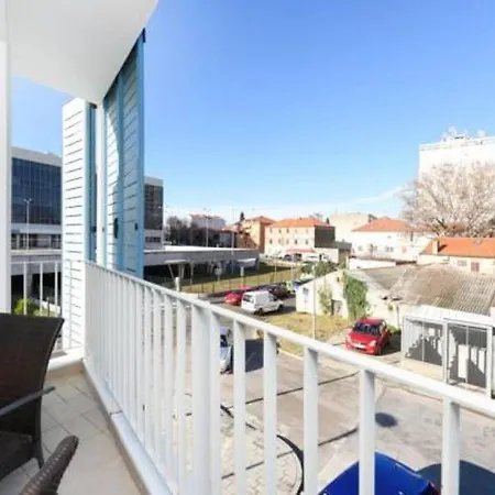 Eli-two Bedroom With Balcony And City View Appartement