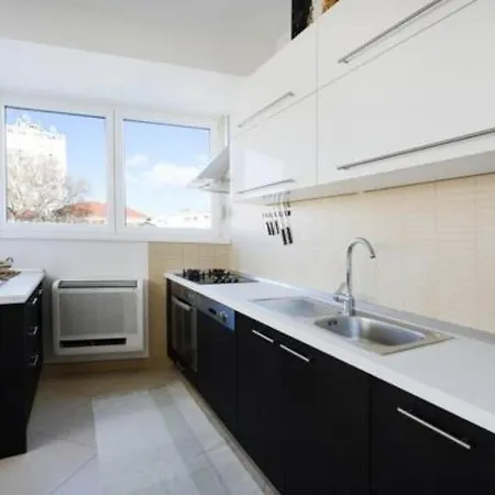 Eli-two Bedroom With Balcony And City View