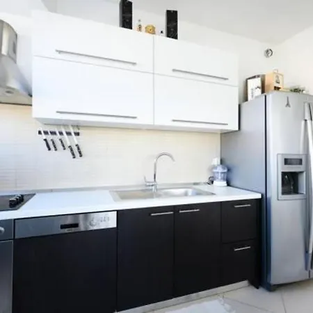 Eli-two Bedroom With Balcony And City View