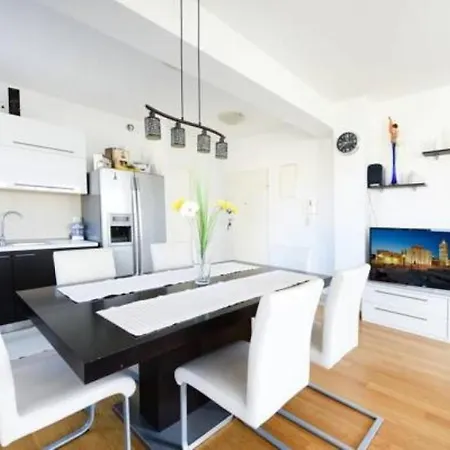Eli-two Bedroom With Balcony And City View Apartman *